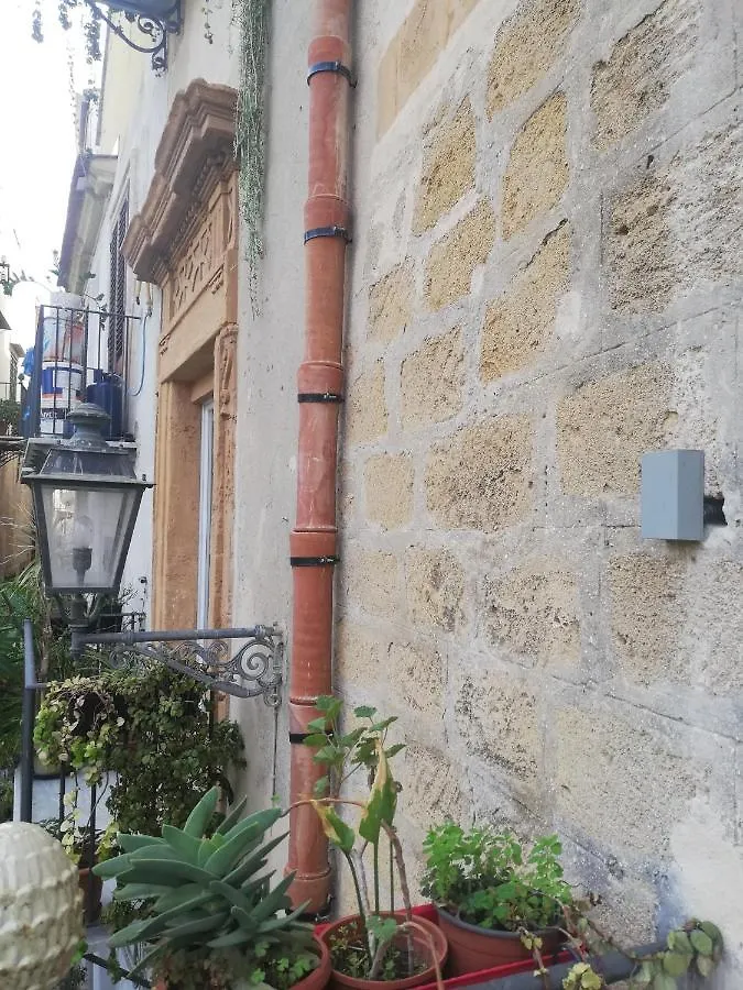 Arimatea Accommodations Palermo Konukevi
